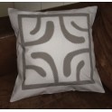 Housse de Coussin Carré 40cm Croix marquisienne Blanc fond Gris 